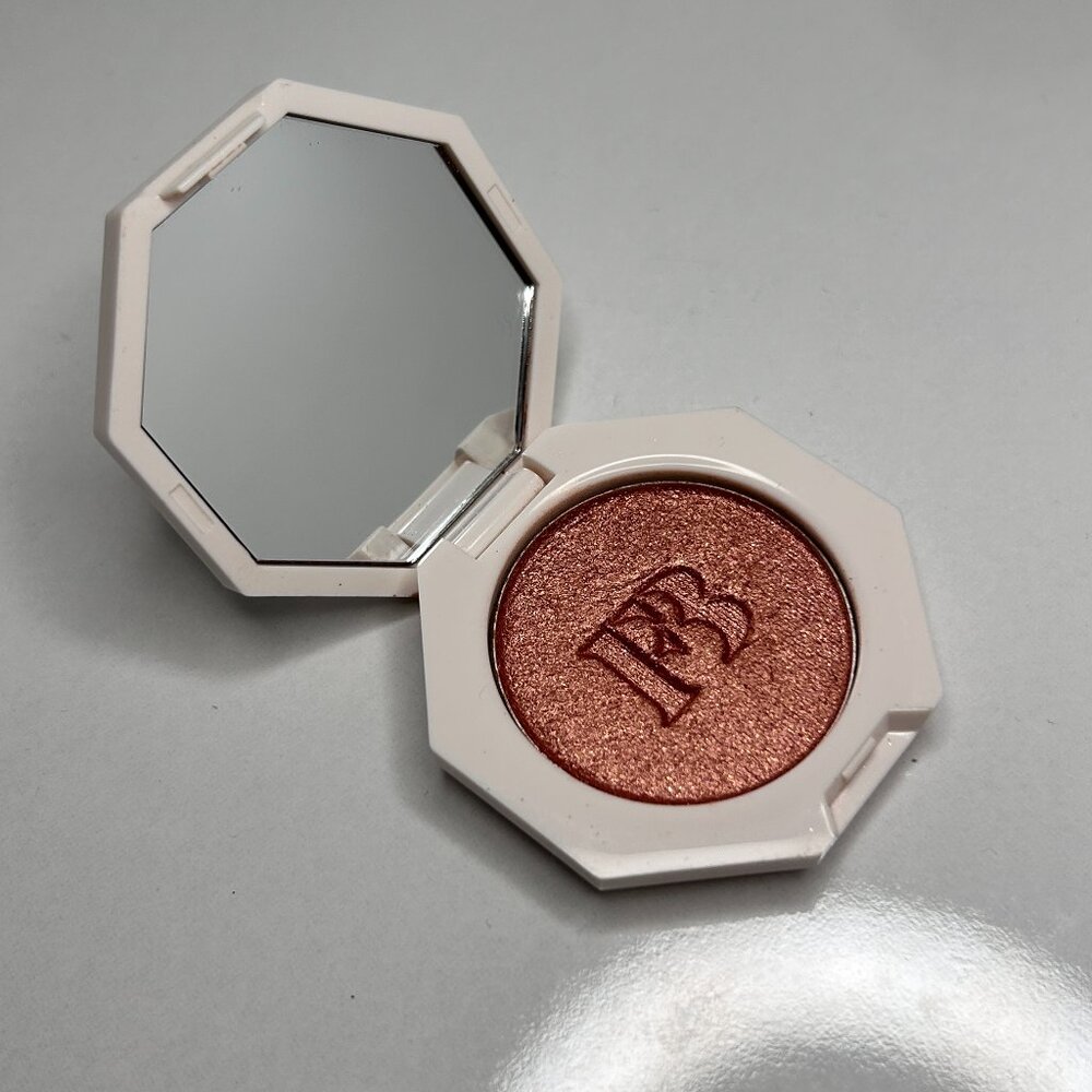 Fenty Beauty by Rihanna Killawatt  Freestyle Highlighter